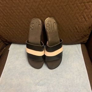 Flat sandals for women’s.